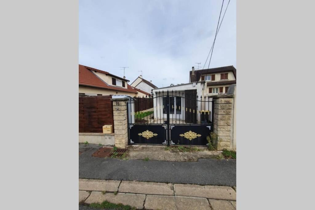 Maison Roisseenne Entre Paris Et Disneyland Roissy-en-Brie Exteriör bild